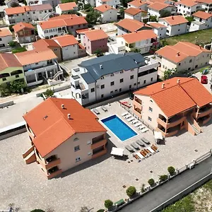 Lucky Apartmán Vir