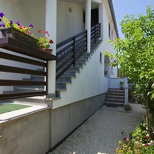 Maja Apartmán Štinjan