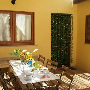 Domu Incanto Sa Domu Sarrabesa Bed and breakfast